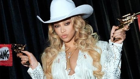 Beyoncé fans predict 'someone is getting fired' as she suffers awkward on-stage glitch