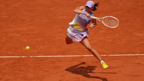 Swiatek defiende su fortín y repite semifinales de Roland Garros
