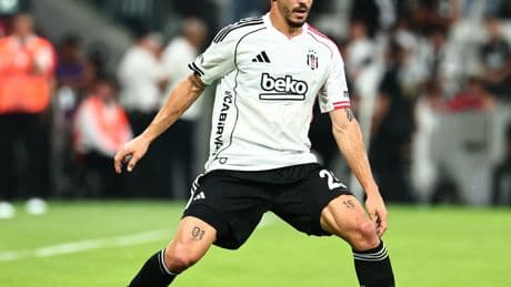 Ayağının tozuyla göz doldurdu!