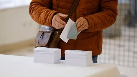 Municipales 2026: le spectre d’une poussée communautariste inquiète à un an du scrutin