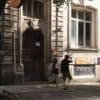 « Il nous a pourchassés dans la rue » : un octogénaire agressé à coups de marteau au Mans