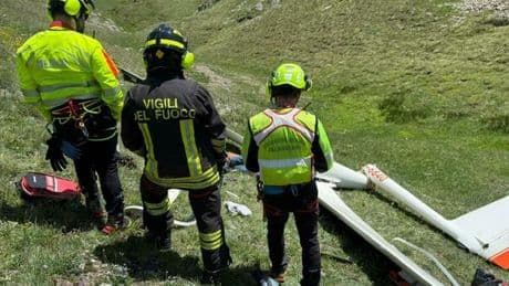 Aliante precipita in Valle d'Aosta, morto il pilota: l'incidente sopra a Saint-Nicolas