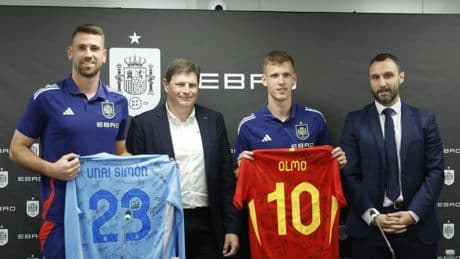 Dani Olmo: “Lamine tiene personalidad y los pies en el suelo”