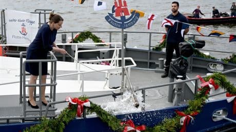 Volksfest im Hafen: Zwei hybride Polizeiboote auf dem Hafengeburtstag getauft