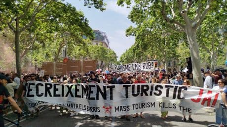 Durante años las ciudades de Europa vieron en el turismo una mina de oro. Ahora lo son de algo distinto: protestas