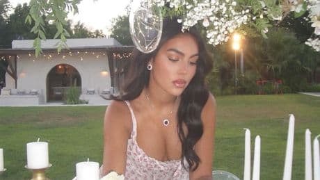 Georgina Rodríguez se viste de blanco tras el anuncio de su pedida con el vestido más romántico