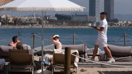 El turismo extranjero, las exportaciones y el gasto público ya dejan de acelerar la economía