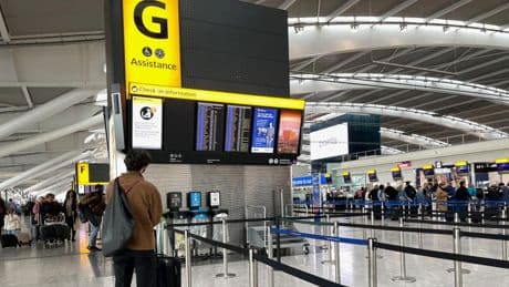 El aeropuerto londinense de Heathrow cierra y evacua una de las terminales por la presencia de “material peligroso”