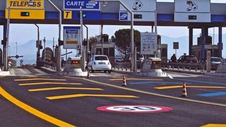 Caselli autostradali, ecco cosa non fare mai per evitare problemi e rallentamenti