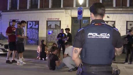 Una violenta pelea entre jóvenes extranjeros a la salida de una discoteca del centro termina con un detenido y tres heridos