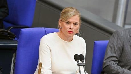 Bundestag: Lebensläufe der Abgeordneten mit Überraschungen: Vom Wein-Magazin bis zur Paketbotin
