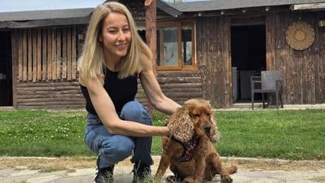 3 aydır kayıp olan köpeğini ağaca bağlı halde buldu