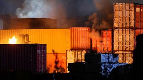 Großfeuer in Hamburger Hafen wütet noch immer – Löscharbeiten kompliziert