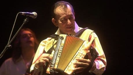 Muere el acordeonista Flaco Jiménez, rey del tex-mex que tocó con los Stones, Dylan, Cooder, Bunbury y Oskorri