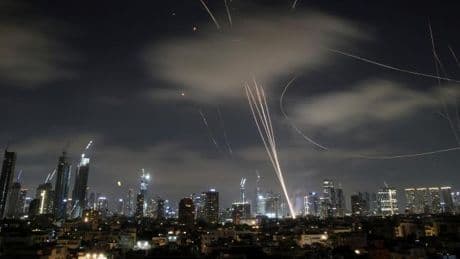Iran meldet Einsatz von Hyperschallraketen – Israel greift Zentrifugen-Fabrik an