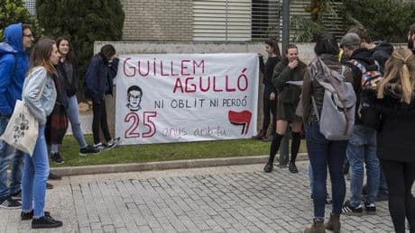 La familia de Guillem Agulló acusa al Govern de Illa de "silenciar" el premio en su memoria