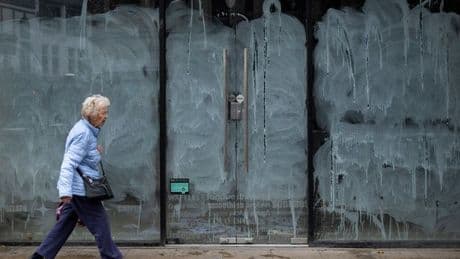 Popular card chain launches closing down sale as it shuts more stores
