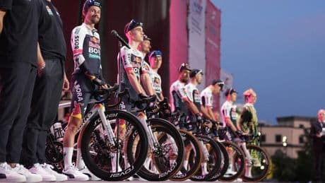 Lo strano caso del Giro d’Italia che parte dall’Albania per finire dal nuovo Papa