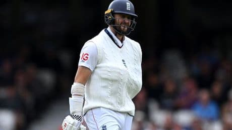 Piers Morgan leads reaction as injured England cricket star Chris Woakes bats in SLING