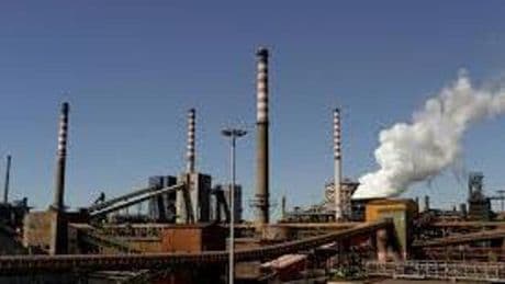 L’annuncio di Urso: “C’è l’ok all’Aia per l’ex Ilva, l’impianto di Taranto è salvo”