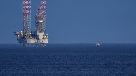 Greenwashing : comment l’épargne populaire finance toujours les énergies fossiles, malgré les engagements de la Caisse des dépôts
