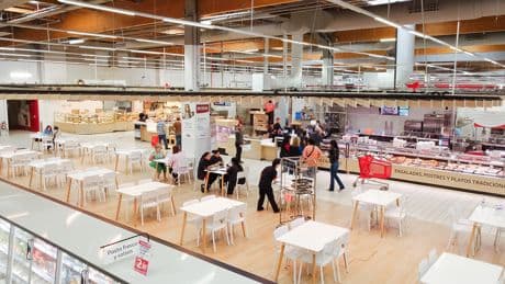 Comer en el súper: la moda que ya engancha a 1,3 millones de españoles