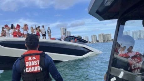 Un yate de 4 millones se hunde con más de 30 influencers a bordo por doblar la capacidad permitida