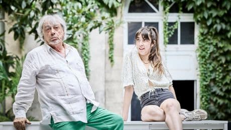 Festival d’Avignon : Suzanne de Baecque bouscule Hervé Vilard dans un face-à-face captivant