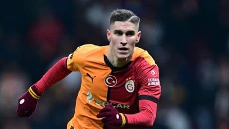 Roland Sallai ile sağda devam