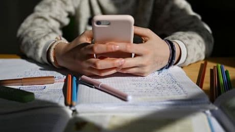 Umgang mit Smartphones an Schulen – sächsisches Kultusministerium lädt zum Handygipfel