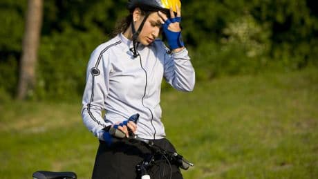 Op het allerlaatste moment mee op fietsvakantie: ’Ze vroegen wie die kneus was’