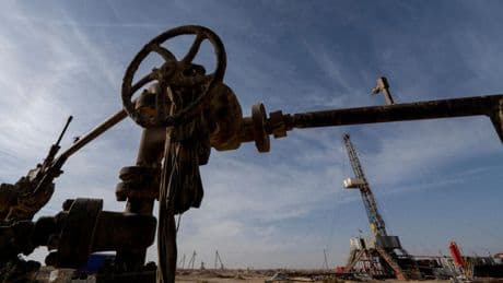Le cours du pétrole chute après les annonces de l'Opep+ accélérant sa production de brut