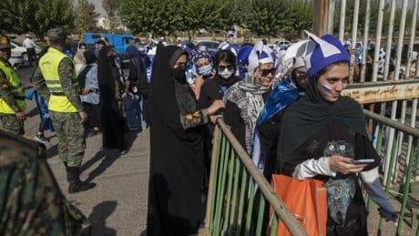 Aktivistin Sara über eine schleichende Revolution durch Fußballfans im Iran