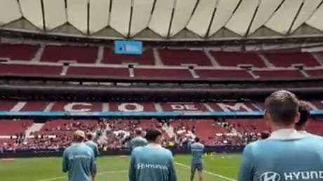 El Atlético se activó en el Metropolitano con muchos niños en las gradas