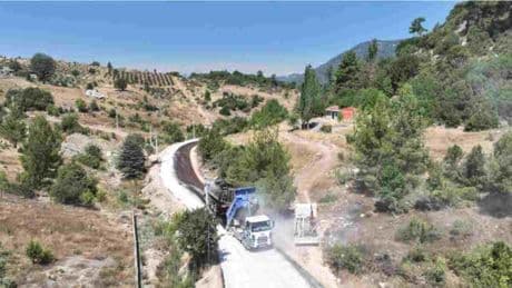 3.5 kilometrelik yol asfaltla buluştu