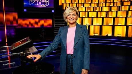 Caroline Tensen viert 25 jaar Eén tegen 100: ’Huisarts keek mij gek aan toen ik gewond naar studio ging’