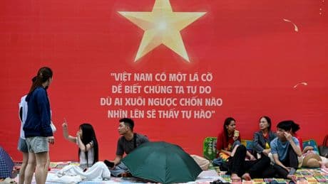Malgré ses bonnes intentions, la France ne semble pas avoir les moyens d'offrir une troisième voie à un Vietnam en plein boom