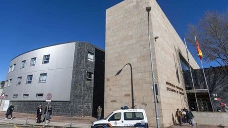 Piden 5 años de cárcel a un ganadero de Extremadura que hizo convivir con cerdos a dos empleados