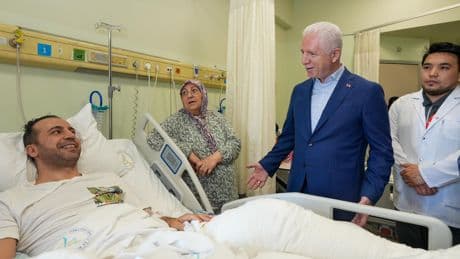 Vali Gül'den hastaneye bayram ziyareti! Cumhurbaşkanı Erdoğan'ın selamını iletti