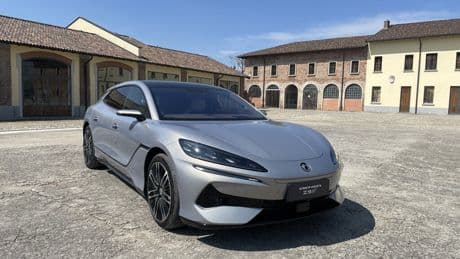Me he subido al Denza Z9GT y tengo clara una cosa: este coche chino de BYD mira a la cara de muchos europeos de 100.000 euros