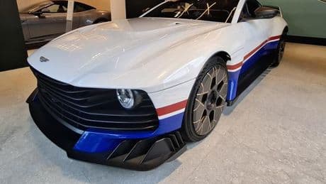 Aston Martin Valiant e DBX S, anteprime tra stile e prestazioni