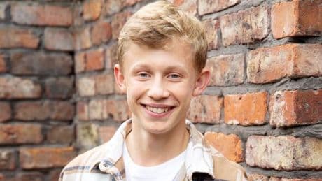 Coronation Street fans ‘can’t believe’ star is a twin after ‘baffling’ family snap