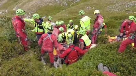 Spektakuläre Höhlenrettung – Forscherin wird nach drei Tagen ans Tageslicht gezogen