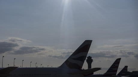 Les émissions de CO2 des voyages d'affaires en baisse, mais des disparités persistent entre entreprises