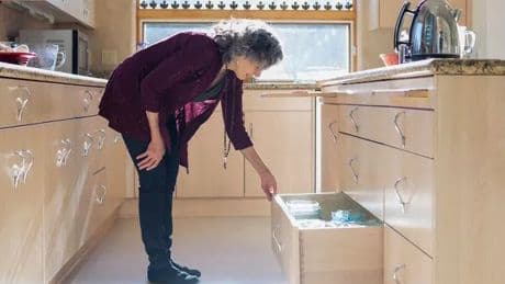 Early dementia signs that can be 'found around the home' - including the oven