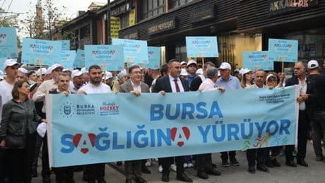 Bursalılar sağlıklı yaşam için yürüdü
