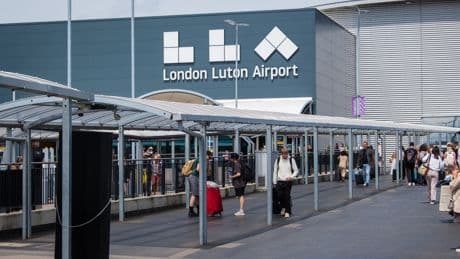 Aena nombra presidente de Luton a un lord para negociar su ampliación de 2.800 millones