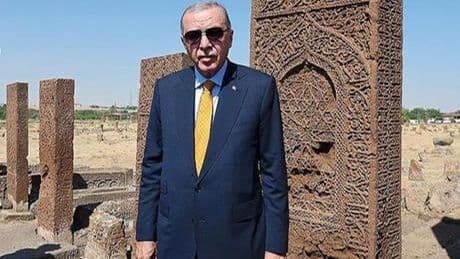 Cumhurbaşkanı Erdoğan, Ahlat'tan Malazgirt'e hareket etti