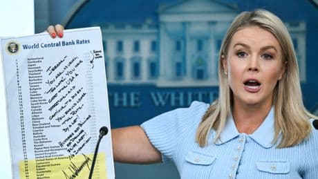 See Trump's handwritten note to Jerome Powell complaining about interest rates