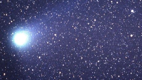 See Halley’s Comet Meteors As Saturn’s Rings Close: The Night Sky This Week